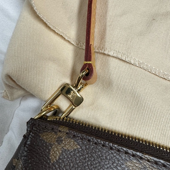 Louis Vuitton Pochette Accessories- Large Size - Picture 3 of 6